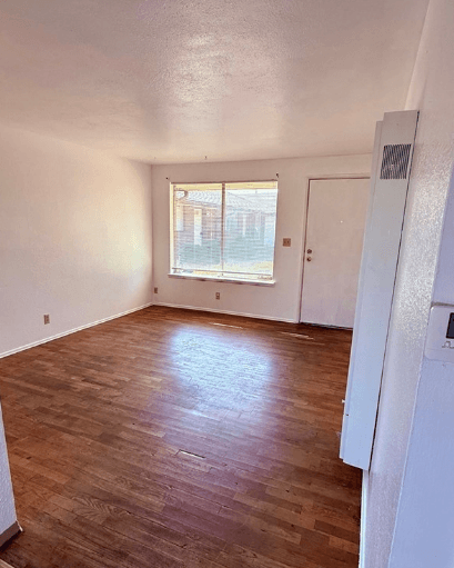 Single-Story, U-shaped 8-unit Apartment Courtyard Complex — photo 9
