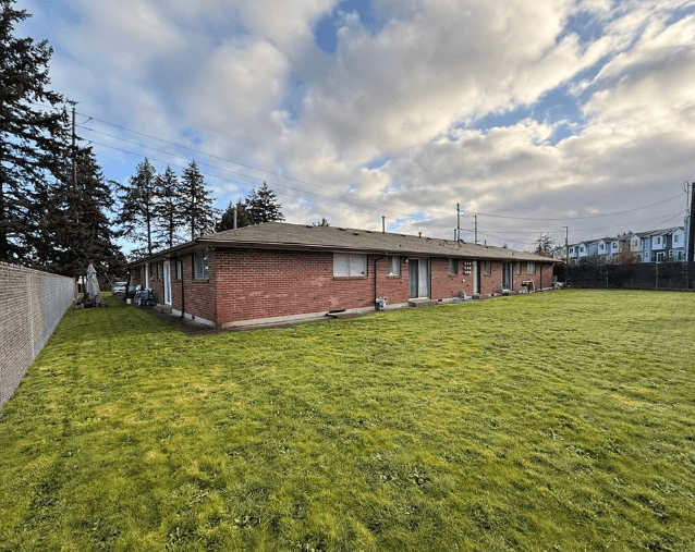 Single-Story, U-shaped 8-unit Apartment Courtyard Complex — photo 5