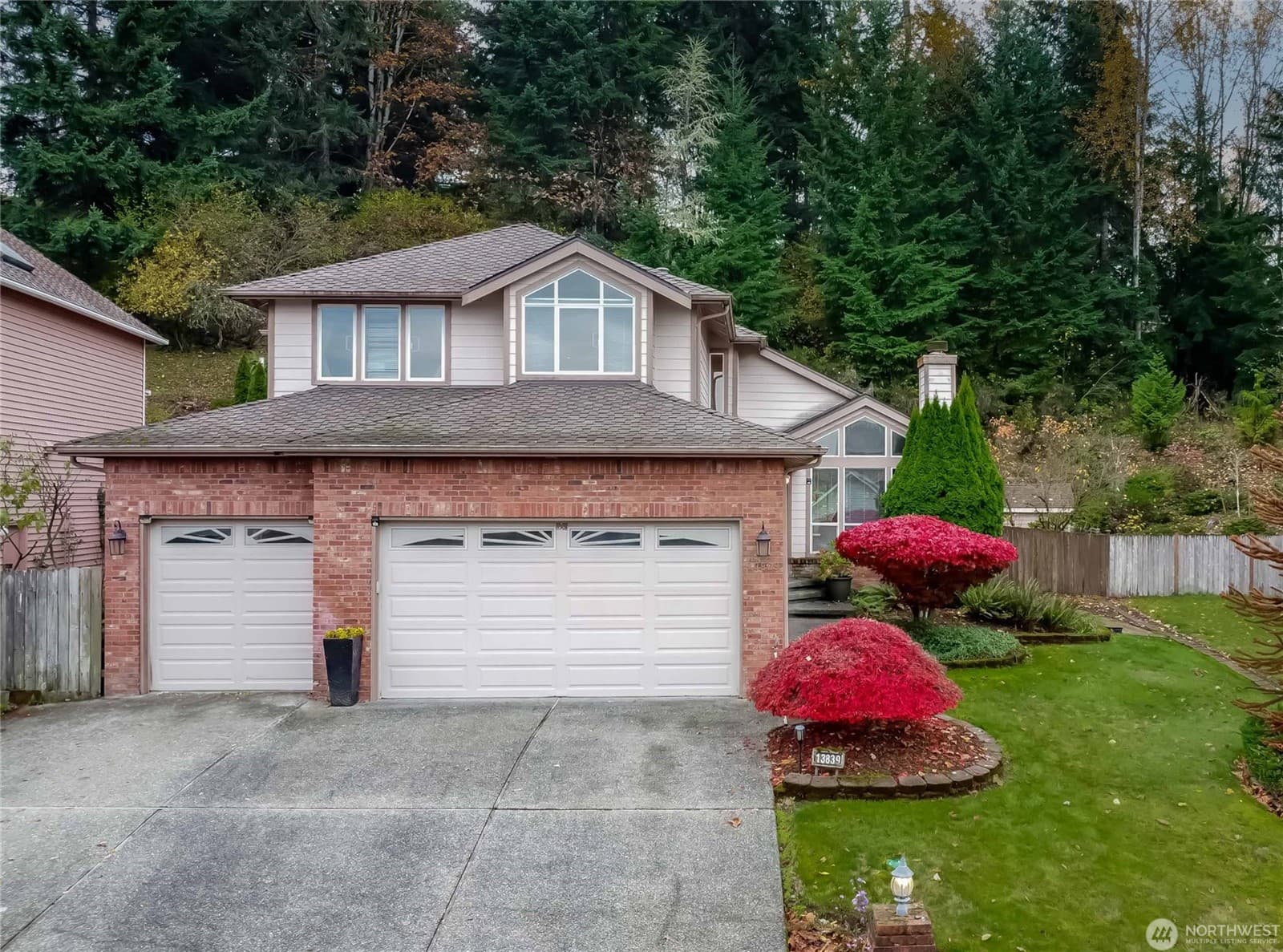 MLS# 2309747 - 4BD, 2.5BTH Residential Singe House